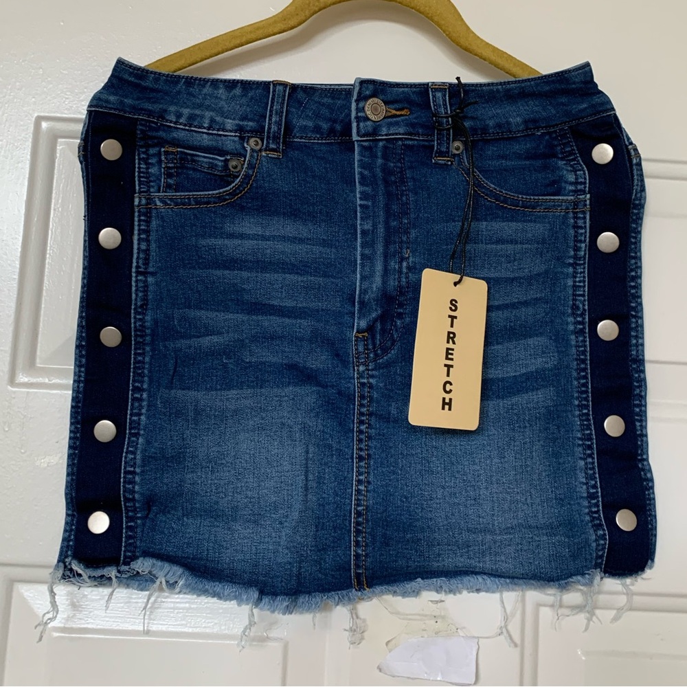 Litz Distressed Denim Mini Skirt With Side Snaps NWT 🌴